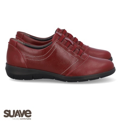 Sapatos vermelhos de couro com sola preta