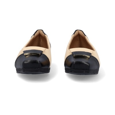 Sapatos baixos para senhora creme e preto com detalhe metálico