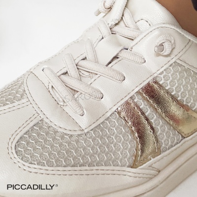 Ténis branco com detalhes prateados e malha, cadarços brancos, marca PICCADILLY.