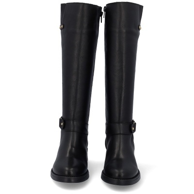 Botas pretas altas em pele com fivela decorativa no tornozelo