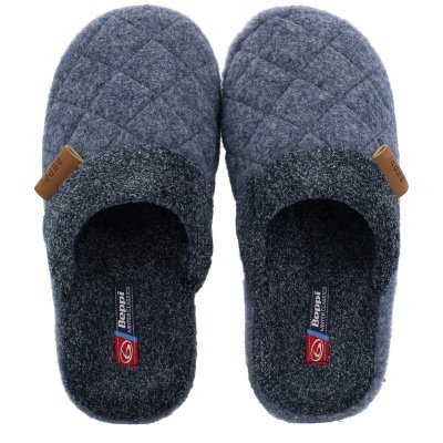 Chinelos de interior cinzentos matelassados vistos de cima