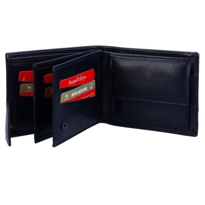 Carteira preta em couro com vários compartimentos abertos e cartões visíveis