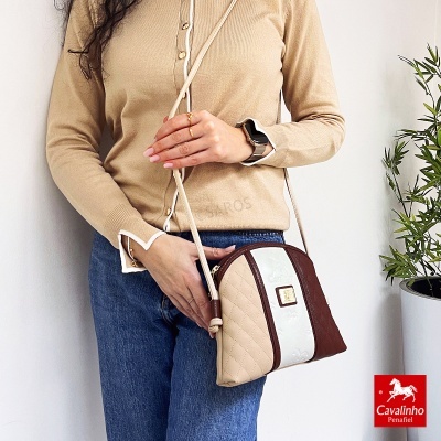 Mala Cavalinho Penafiel castanha, bege e branca com padrão acolchoado ombro