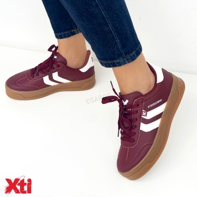 Ténis desportivos bordeaux com sola castanha e detalhes brancos