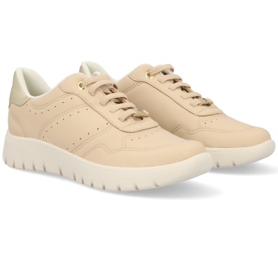 Sapatilhas bege claro com sola branca e cadarços da mesma cor
