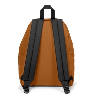 Mochila castanha com alças pretas vista por trás