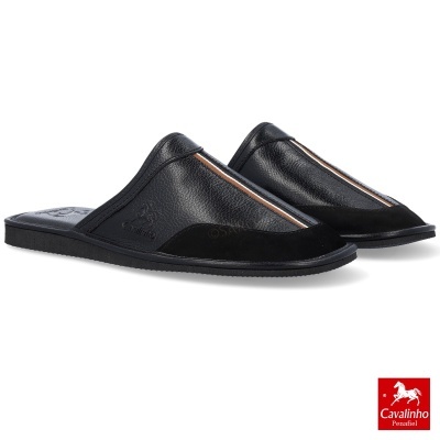 Chinelos Cavalinho Penafiel em pele preta com sola preta