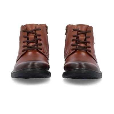 Botas castanhas de couro, vista frontal