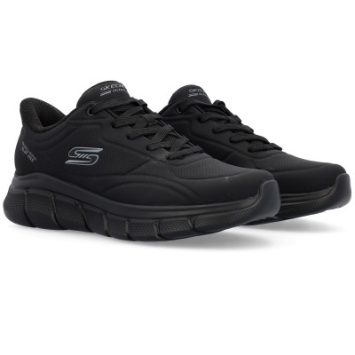 sapatilhas pretas Skechers com sola robusta e detalhes perfurados