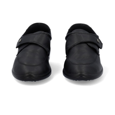 Sapatos pretos com fecho em tira lateral