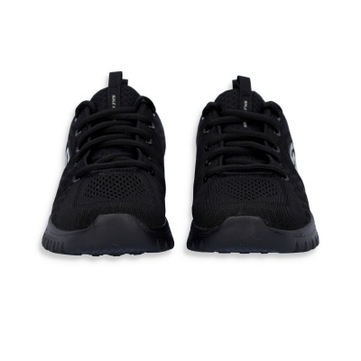 Sapatilhas esportivas pretas vistas de frente