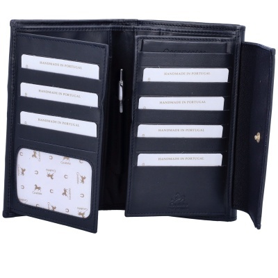 Carteira preta de pele com múltiplos compartimentos para cartões e fecho de botão