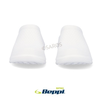 Calçado infantil branco Beppi Retail com sola branca e superfície texturizada