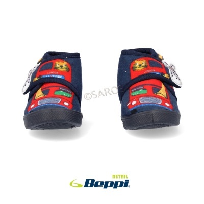 sapatos infantis azul escuro com padrão de autocarro vermelho