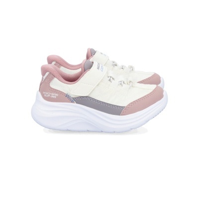 Sapatilhas infantis Skechers slip-on em branco, rosa e cinza com sola branca e fecho de velcro.