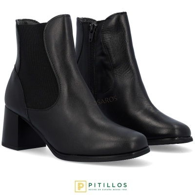 Botas de senhora pretas em pele com salto quadrado médio e elástico lateral