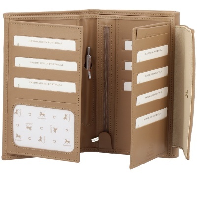 Carteira camel feminina de couro com múltiplos compartimentos para cartões