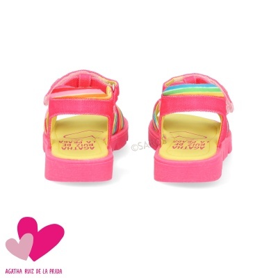 Sandálias infantis cor-de-rosa com sola amarela e tiras ajustáveis