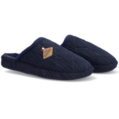 Chinelos de quarto masculinos azuis escuros com padrão riscado e placa de marca