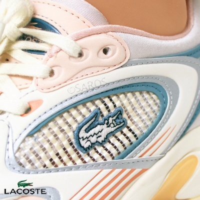 Ténis Lacoste com logótipo de crocodilo azul e branco e detalhes em várias cores