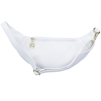 Mala tipo pochete branca com puxador dourado e alça ajustável