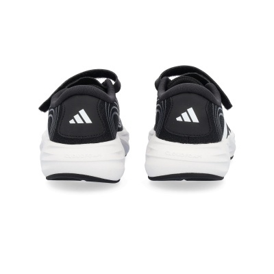 Par de sapatilhas pretas Adidas com sola branca vista de trás