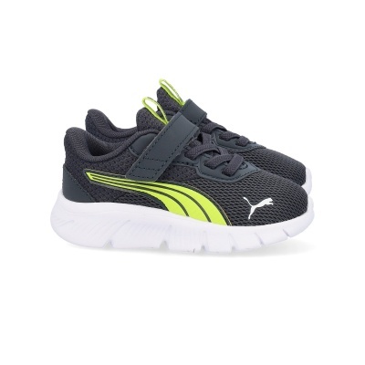 Par de sapatilhas desportivas Puma com fecho de velcro e detalhes amarelos.