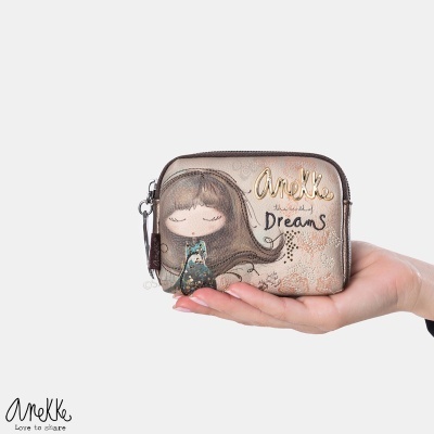 Carteira compacta castanha com desenho de menina e texto Anekke Dreams