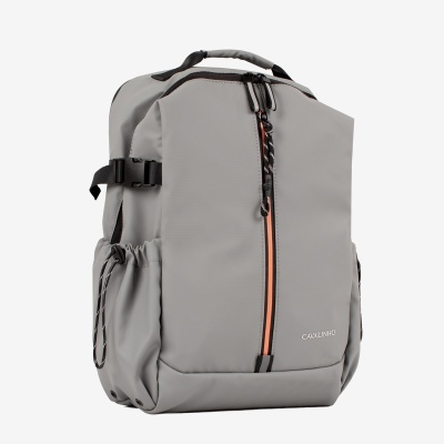 Mochila cinzenta da marca CAVALINHO com fecho laranja e preto e bolsos laterais