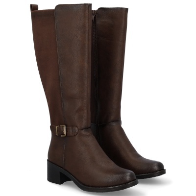 Botas altas castanhas em pele com salto médio e fecho na lateral branca