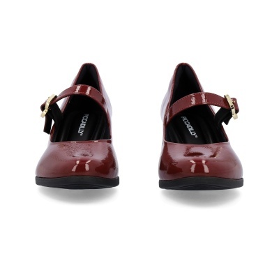 Sapatos Mary Jane vermelhos em verniz com fivela dourada