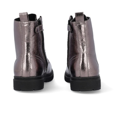 Botas metálicas cinzento prateado com sola preta e fecho lateral