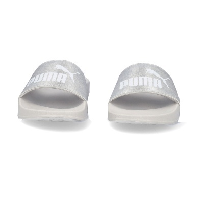 Chinelos slide cinza claro com logo branco da PUMA