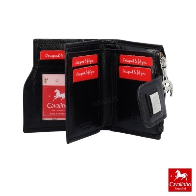 Carteira preta em pele com compartimentos e pendente metálico Cavalinho