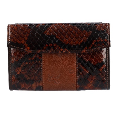 Carteira em pele sintética castanha e preta com textura escamosa