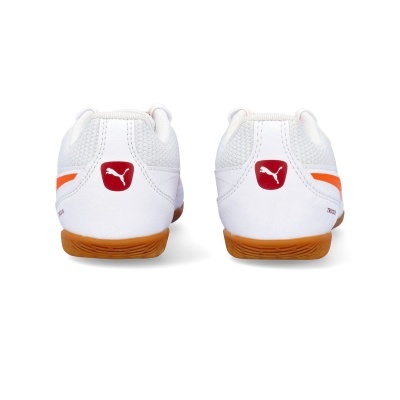 Par de sapatilhas desportivas Puma brancas com detalhes em vermelho e laranja