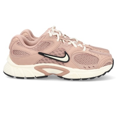 Sapatilhas desportivas Nike rosa claro com sola branca e logo preto e branco