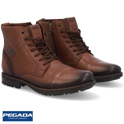 Botas castanhas em couro com atacadores e fecho de correr lateral