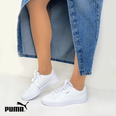 Ténis brancos Puma em pele sintética com sola branca