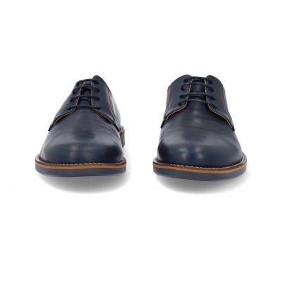 Sapatos masculinos azuis escuros em couro com atacadores e sola castanha