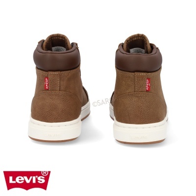 Botas castanhas Levi's vista de trás com sola branca e etiqueta vermelha Levi's