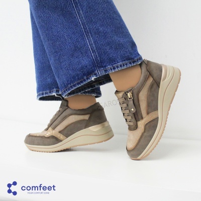 sapatos desportivos castanhos e bege com sola clara e fecho lateral