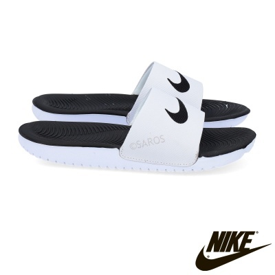 Chinelos Nike brancos e pretos com logótipo