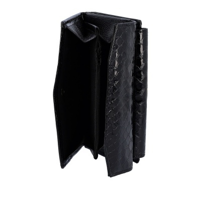 Carteira preta texturizada tipo pele de cobra com fecho de zíper