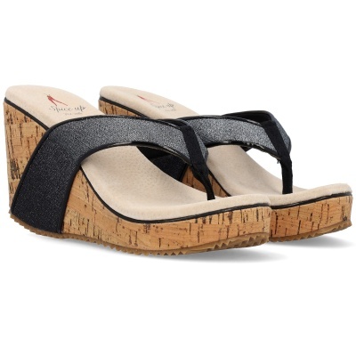 Sandálias de cunha pretas com sola em cortiça e palmilha bege