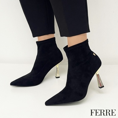 Botins femininos pretos de camurça com salto metálico dourado