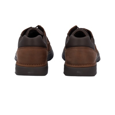 Par de sapatos castanhos em couro vista traseira