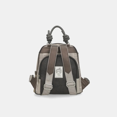 Mochila castanha e bege com alças ajustáveis e etiqueta Anekke