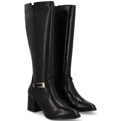 botas pretas de cano alto em pele com salto quadrado e fivela prateada