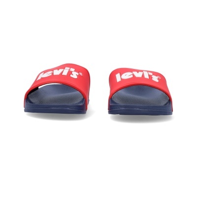 Chinelos vermelhos com sola azul e logo levi's em branco